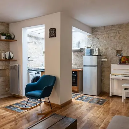 Secret Haven At 14 * Paris